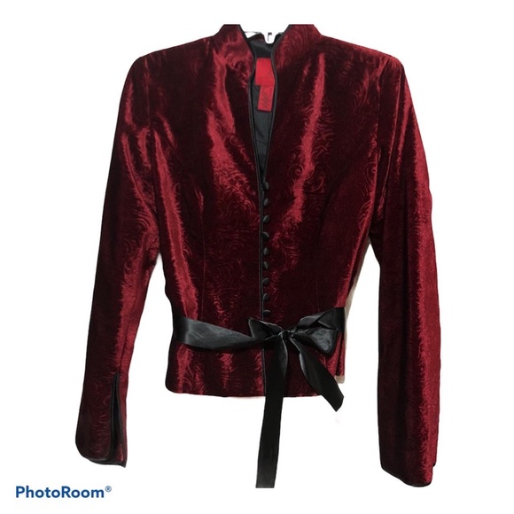 Red velvet blazer size 6 - Picture 2 of 5